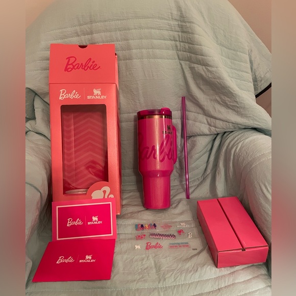 Stanley 40oz, NWT, Limited Edition Barbie 65th Anniversary Quencher Tumbler. - Picture 10 of 12